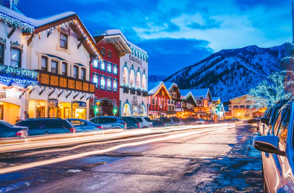 The Ultimate Guide to December Travel in the USA: From Tropical Escapes to Snowy Wonderlands